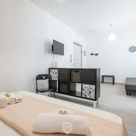 Fresh Studio 26 Apartment *